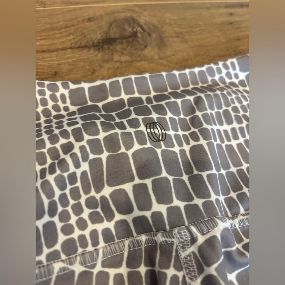 Balance Collection Crocodile Print Leggings Grey&White High-Waisted Size Small - Picture 6 of 7
